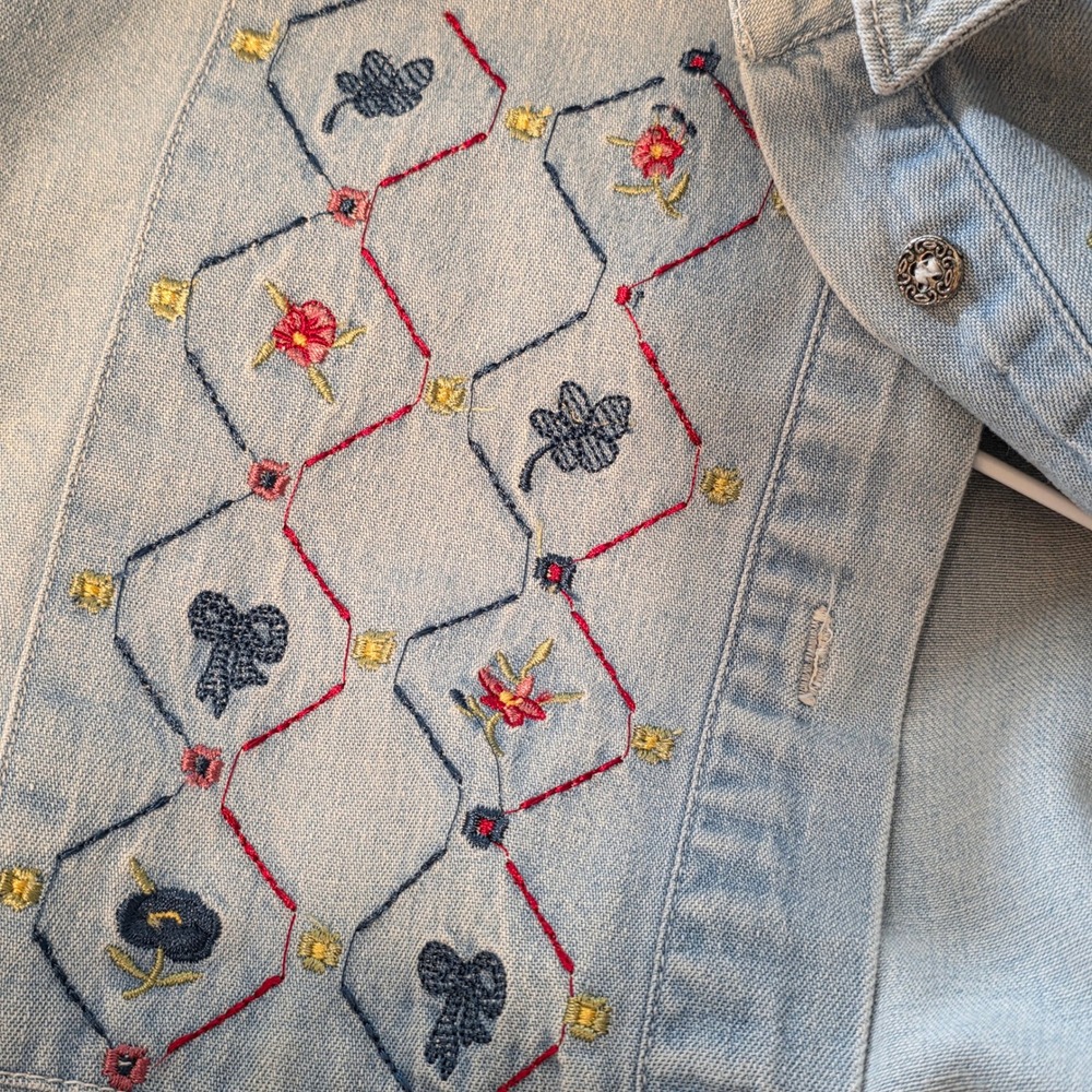 Capacity Vintage Denim Floral Embroidered Button Down Shirt Shoulder Pads Small
